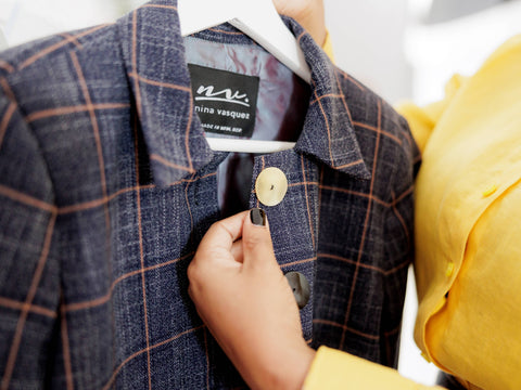 Conjunto de Falda Ejecutivo en Cashmere Español con Botones Artesanales, botones de cuerno de vaca
